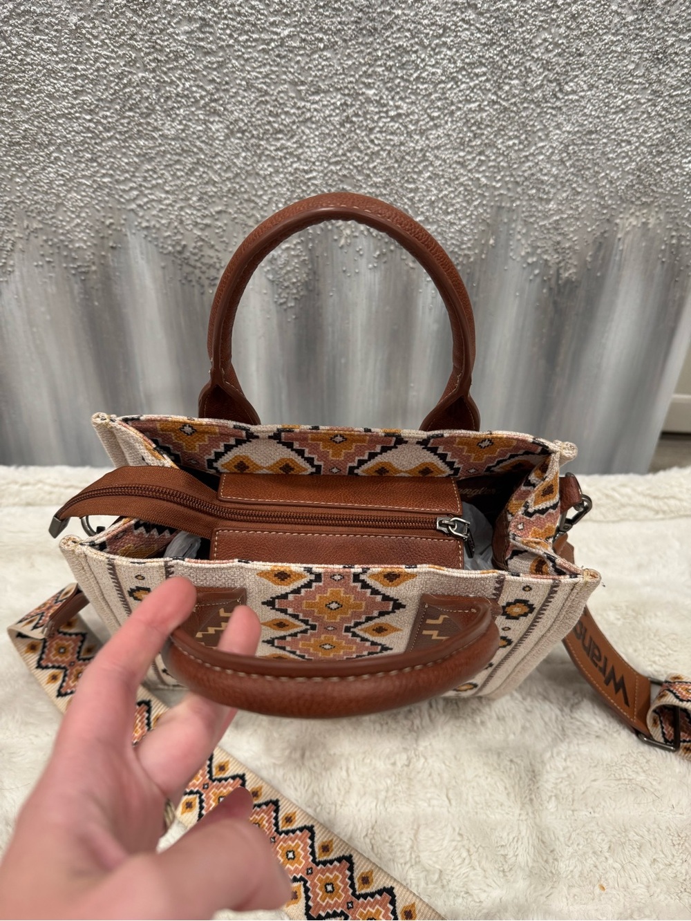 Wrangler Southwestern Crossbody Tote - Picture 4 of 7